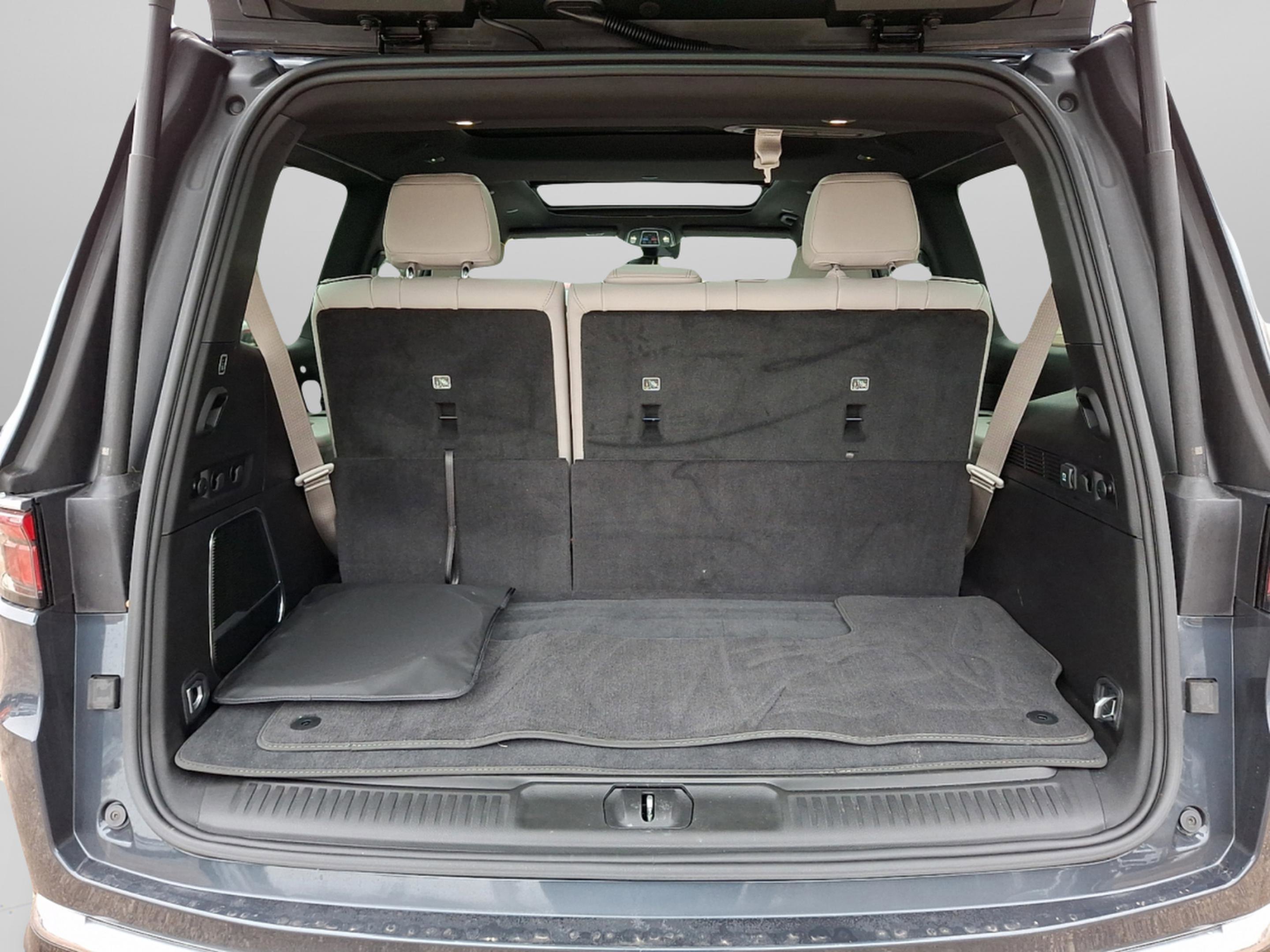 Used 2025 Jeep Wagoneer 4WD w/ Premium Group I image 28