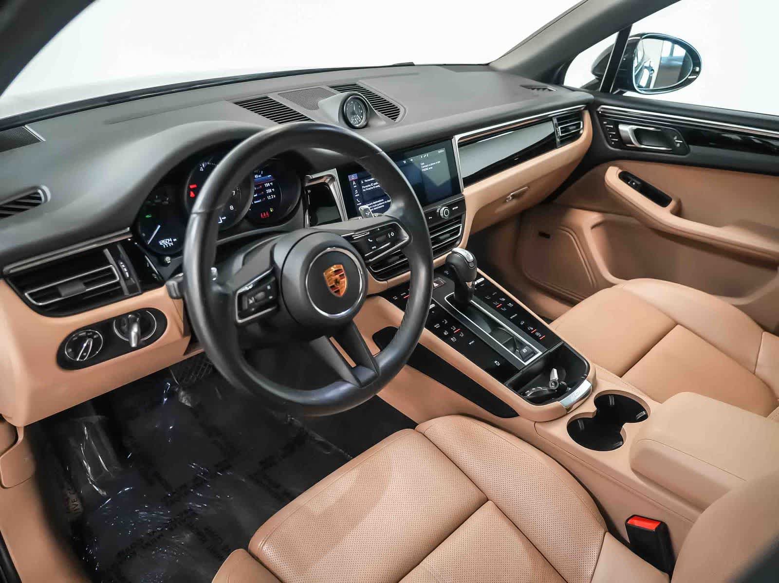 Certified 2023 Porsche Macan AWD/4WD image 4