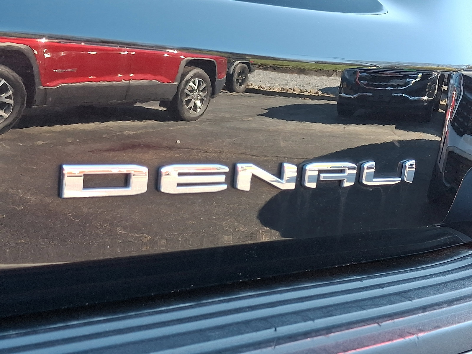 Used 2021 GMC Yukon XL Denali w/ Denali Premium Package image 36