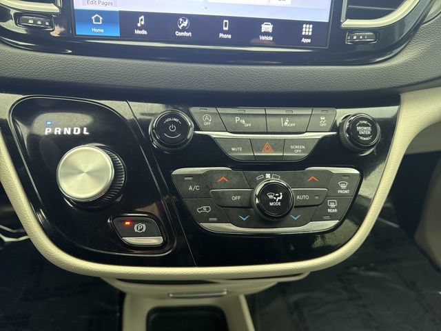 Used 2024 Chrysler Pacifica Touring-L FWD image 25