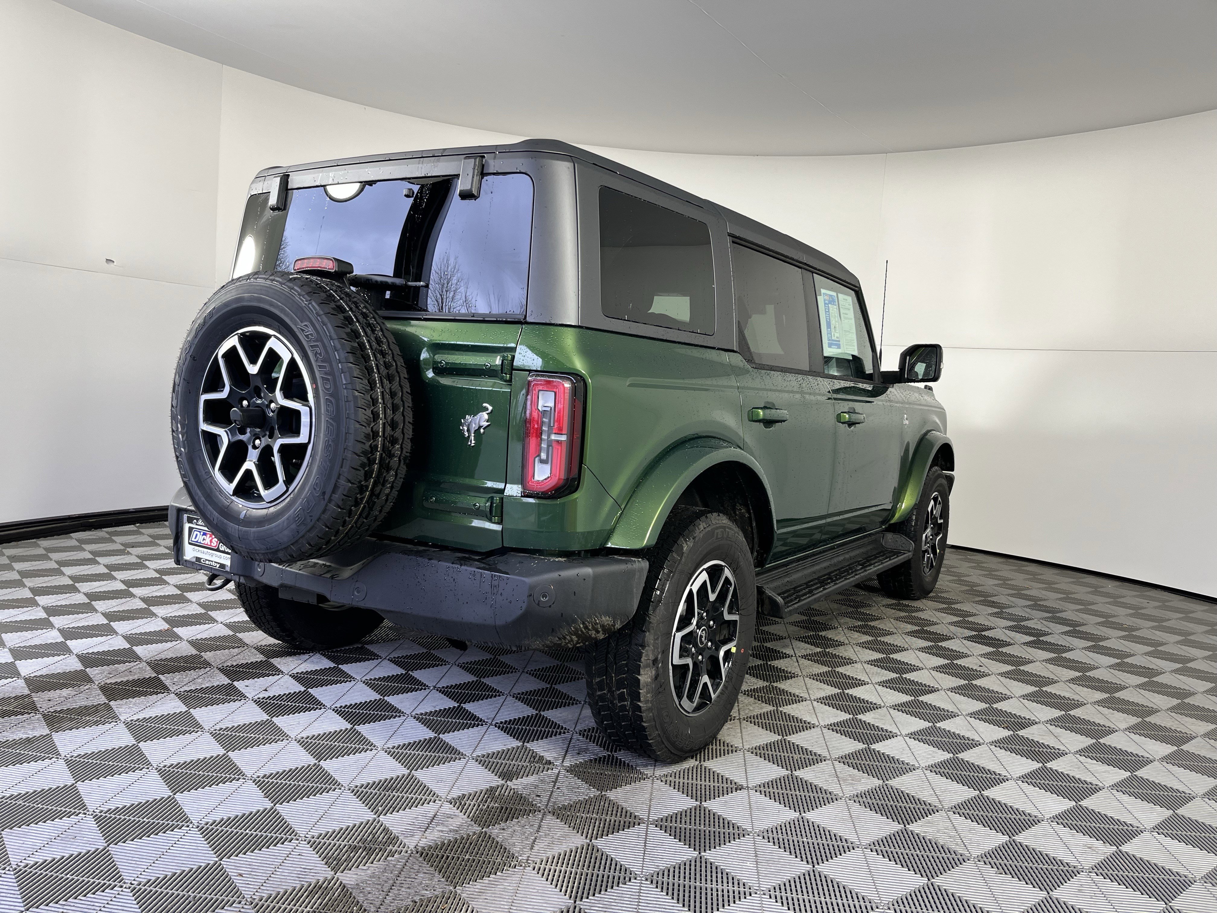 Used 2025 Ford Bronco Outer Banks image 5