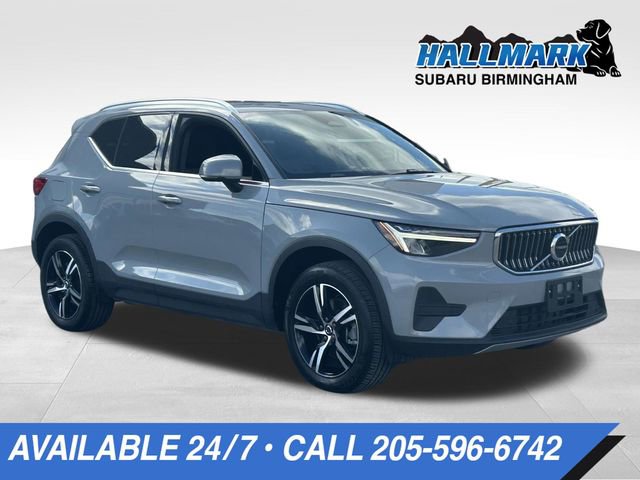 Used 2024 Volvo XC40 B5 Core