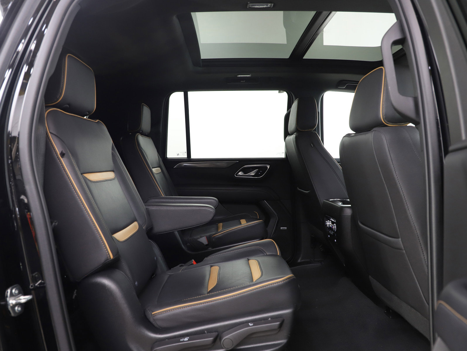 Used 2023 GMC Yukon XL AT4 w/ AT4 Premium Package AWD/4WD image 15
