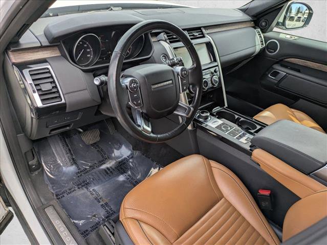 Used 2017 Land Rover Discovery HSE image 10