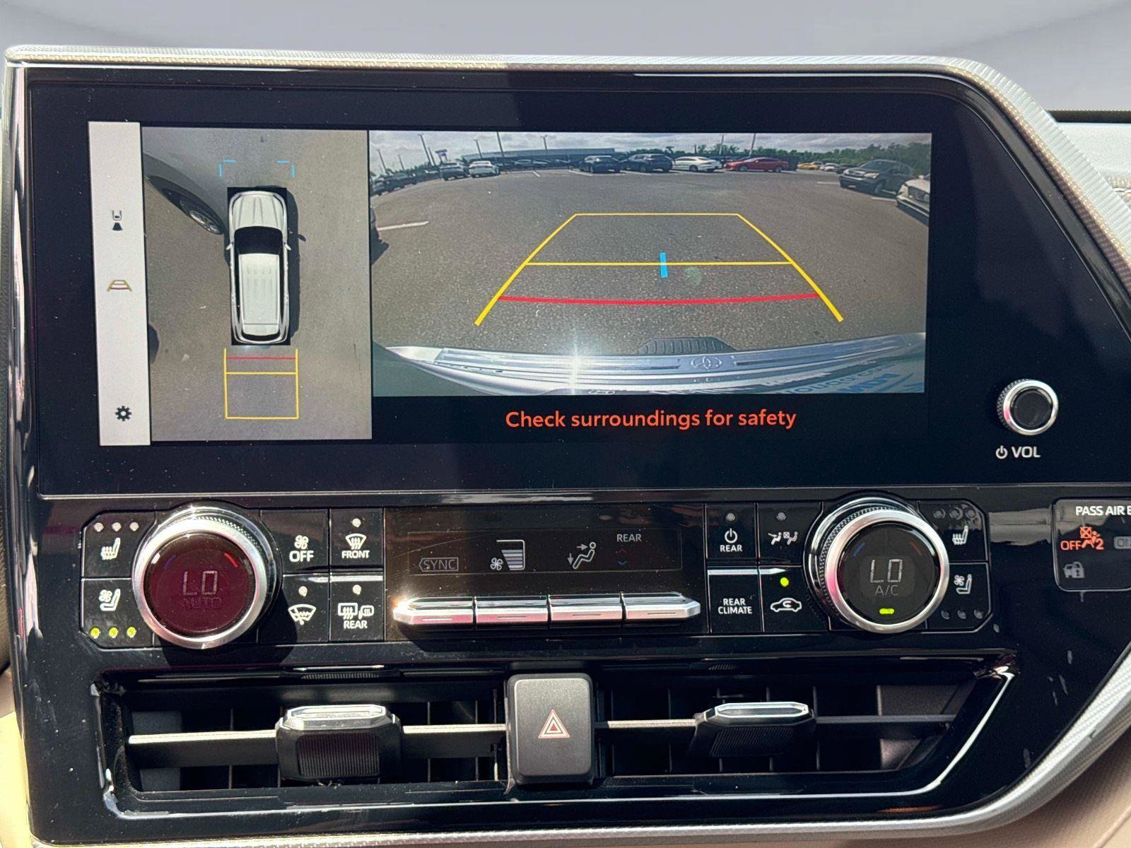 Used 2024 Toyota Highlander Platinum FWD image 25