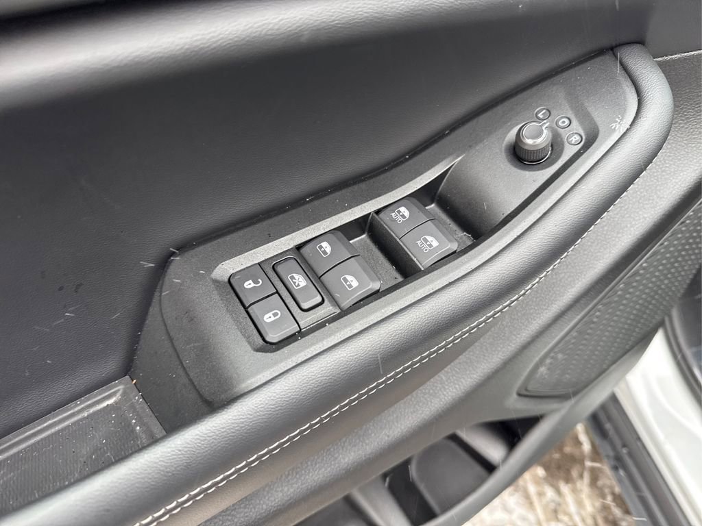 Used 2025 Jeep Grand Cherokee L Laredo w/ Luxury Tech Group I image 34