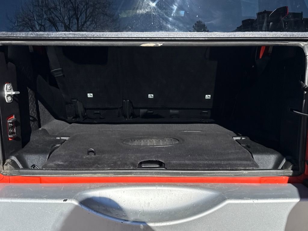 Used 2015 Jeep Wrangler Unlimited Sahara w/ Connectivity Group image 10