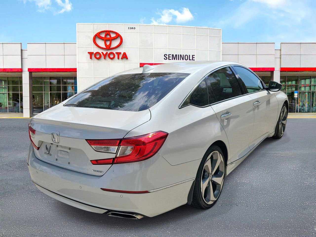 Used 2018 Honda Accord Touring image 3