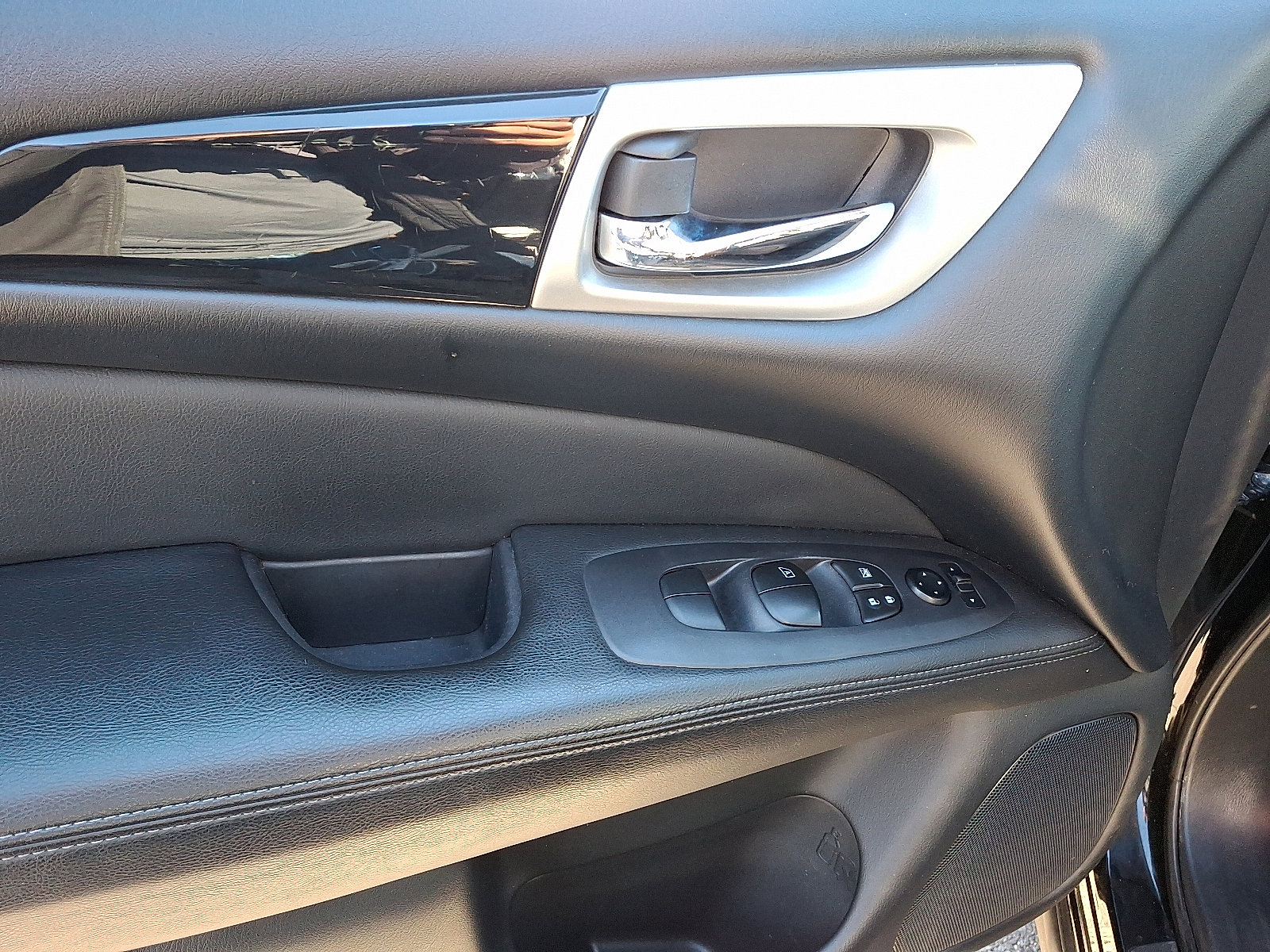 Used 2020 Nissan Pathfinder S image 14