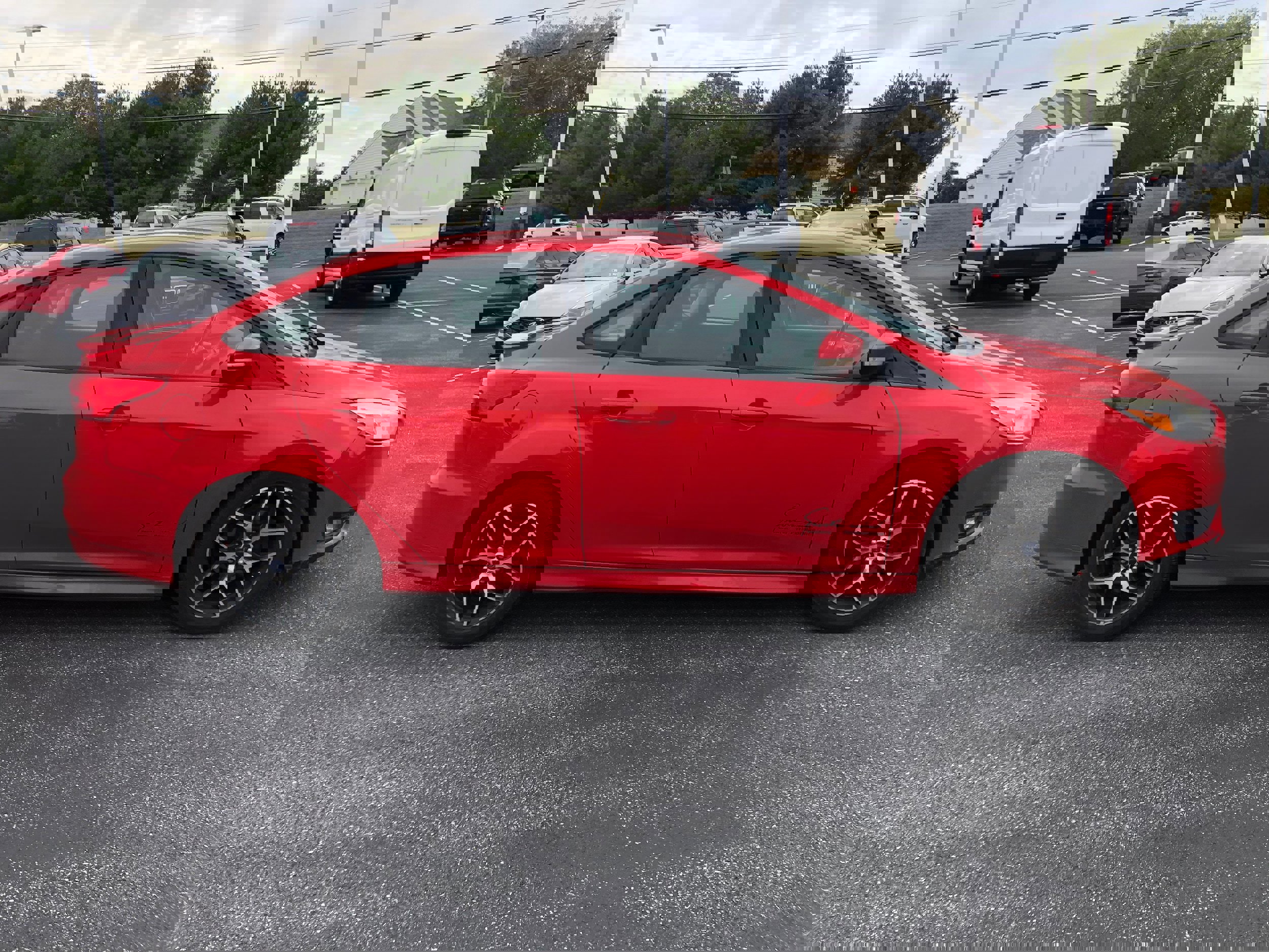 Used 2016 Ford Focus SE w/ SE Sport Package image 4