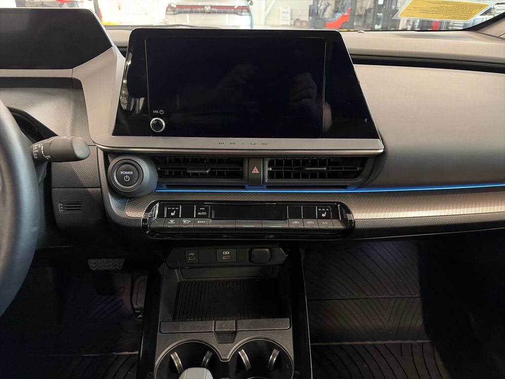 Used 2024 Toyota Prius XLE AWD/4WD image 14