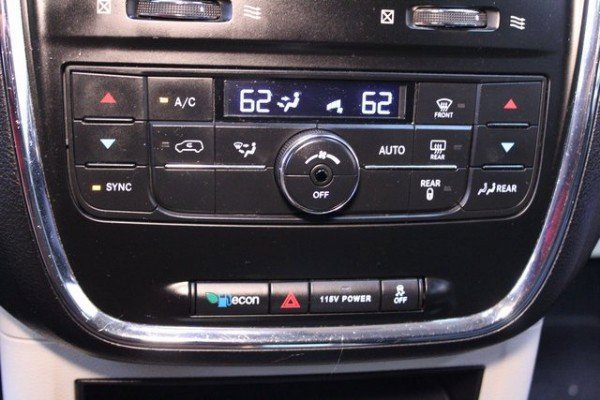 Used 2016 Chrysler Town & Country Touring image 26