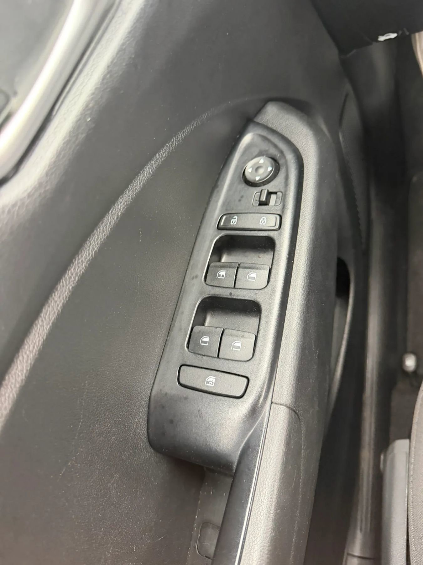 Used 2020 Hyundai Venue SE image 22