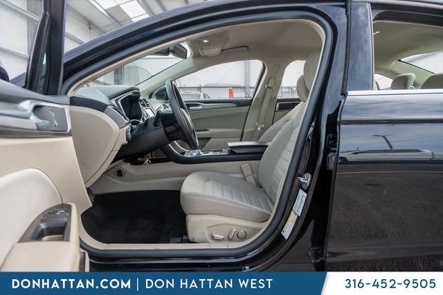 Used 2020 Ford Fusion SE w/ Fleet SE Value Package image 5