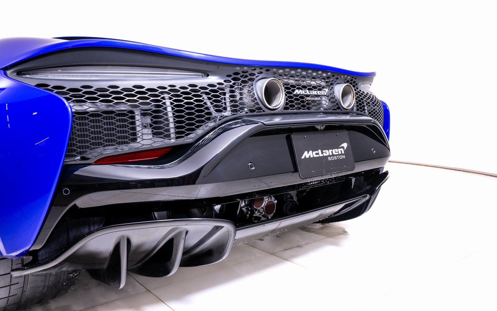 Used 2023 McLaren Artura image 11