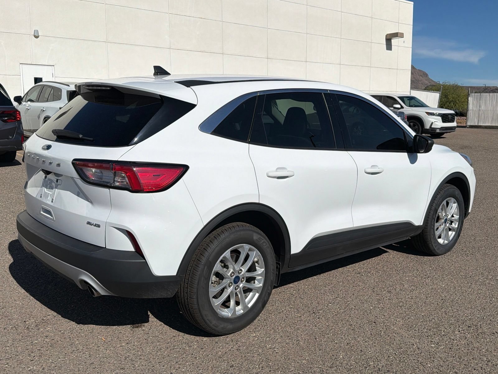 Used 2022 Ford Escape SE w/ Cold Weather Package AWD/4WD image 4