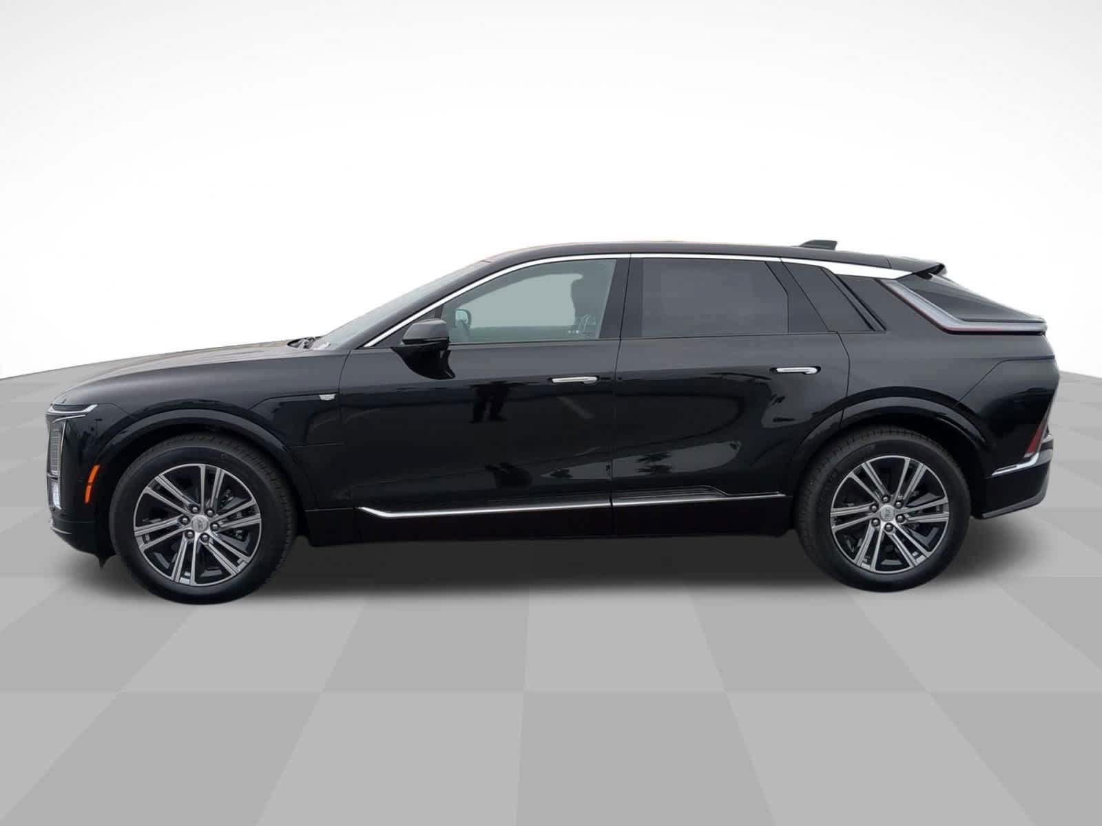 Certified 2024 Cadillac Lyriq Luxury AWD/4WD image 4