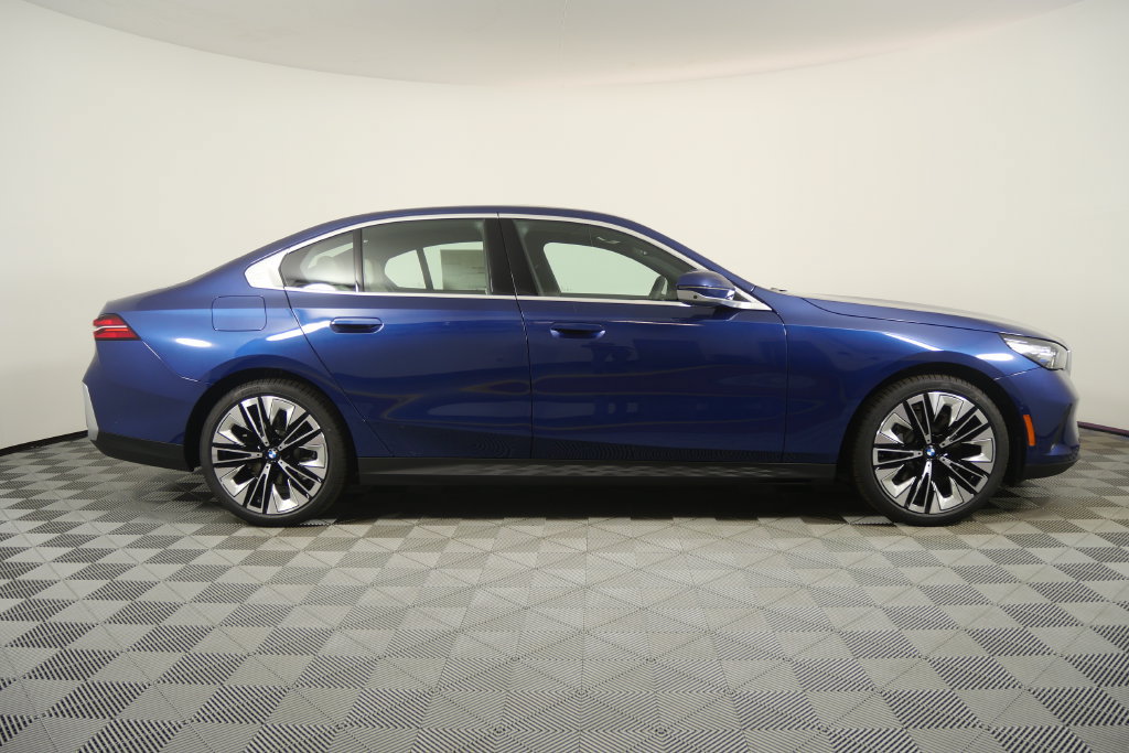 New 2027 BMW 530i w/ Premium Package RWD image 3