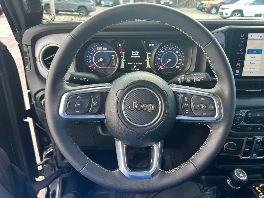 Used 2025 Jeep Wrangler Unlimited Sahara AWD/4WD image 15