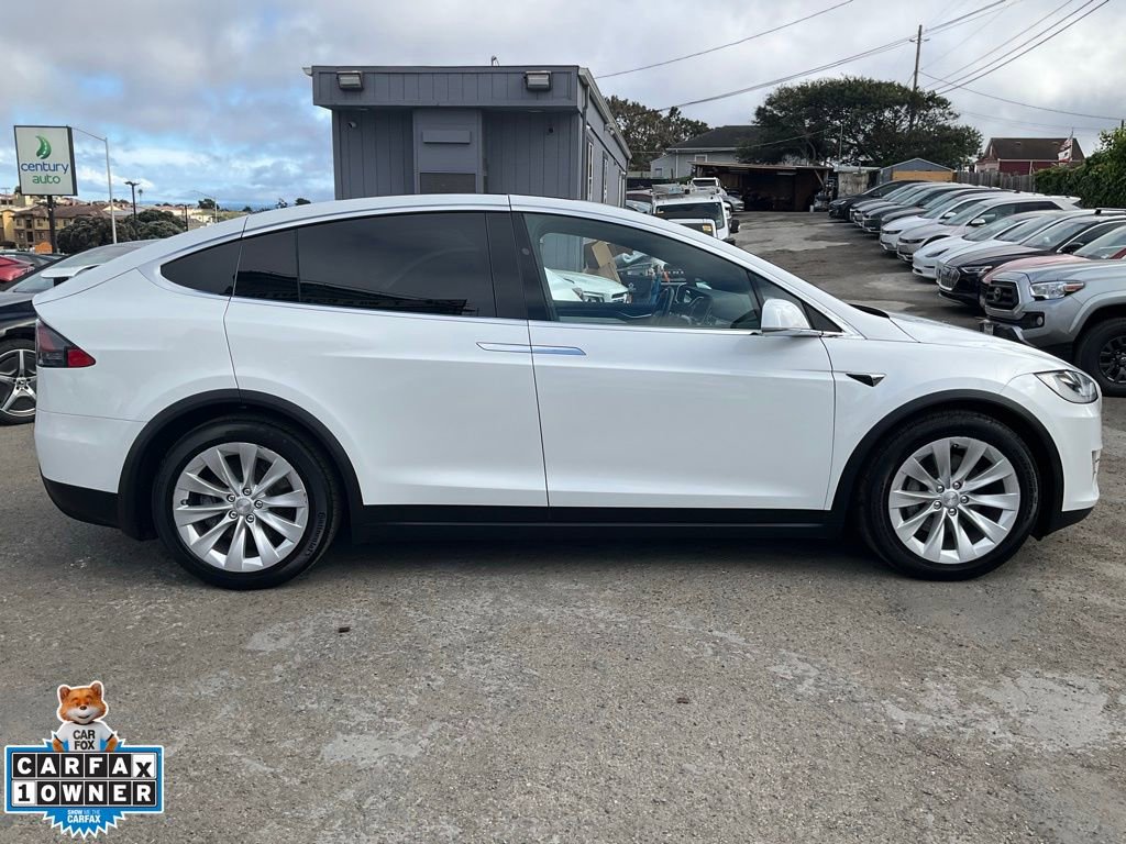 Used 2017 Tesla Model X 90D image 3