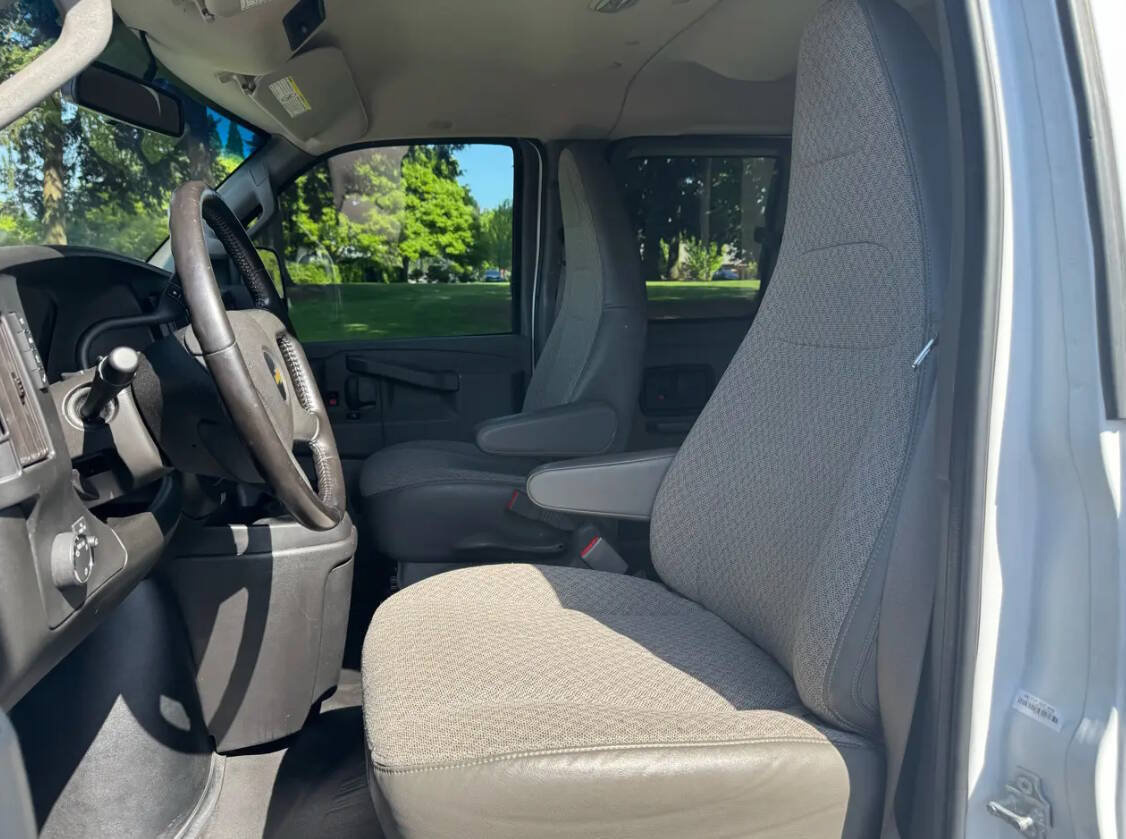 Used 2018 Chevrolet Express 2500 LS w/ Driver Convenience Package RWD image 10