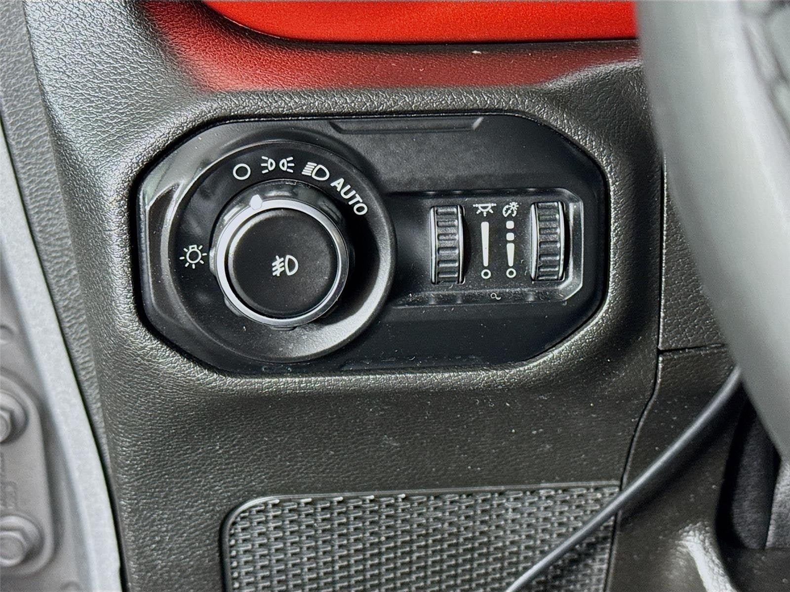 Used 2018 Jeep Wrangler Unlimited Rubicon AWD/4WD image 11