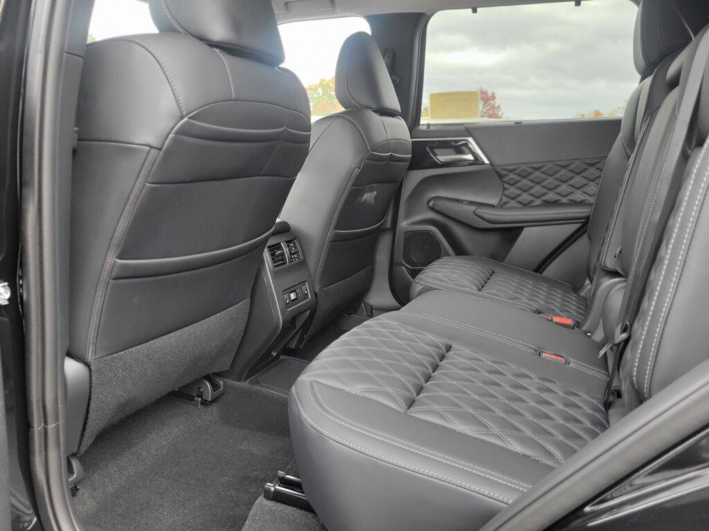 New 2025 Mitsubishi Outlander SEL image 16