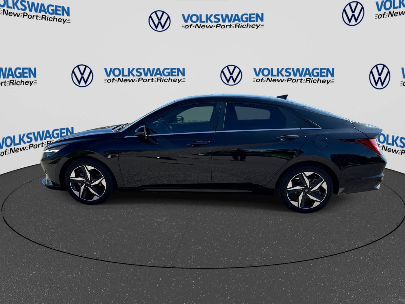 Used 2022 Hyundai Elantra SEL w/ Convenience + Premium Package FWD image 11
