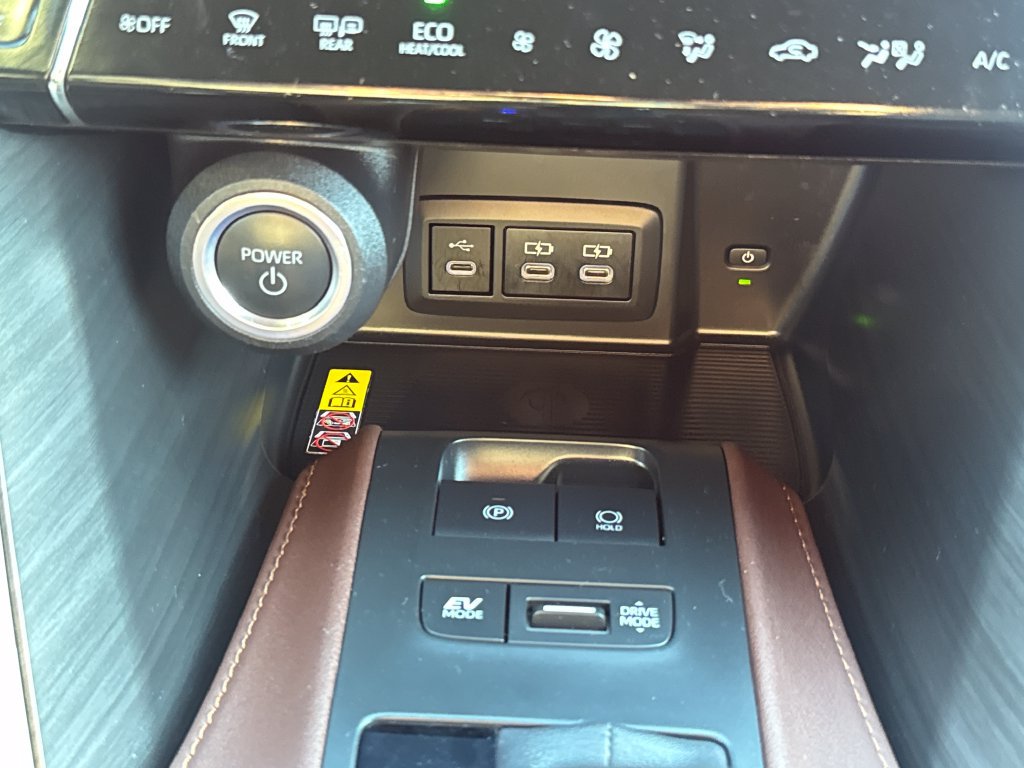 Used 2023 Toyota Venza XLE AWD/4WD image 27