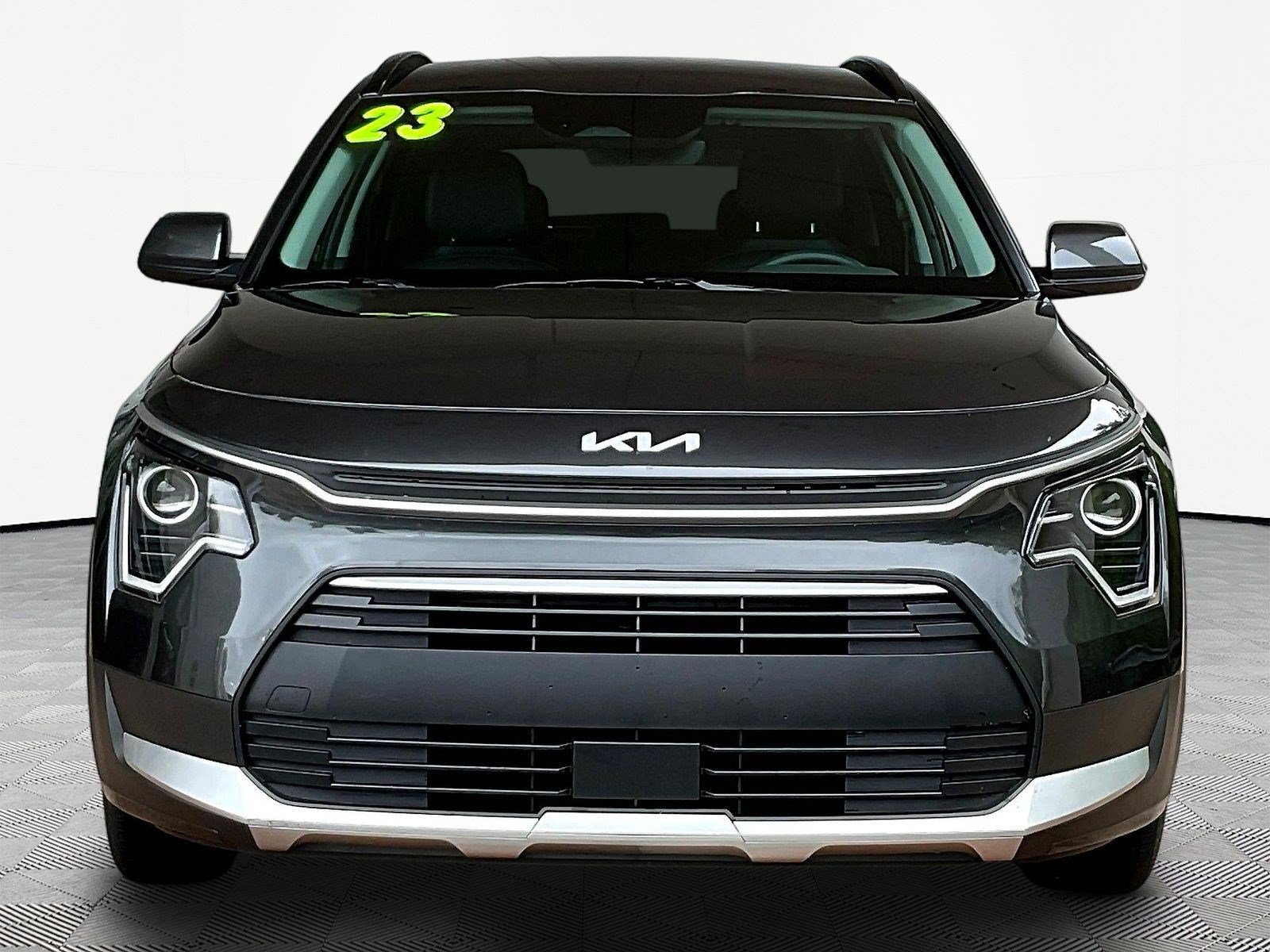 Used 2023 Kia Niro EX FWD image 2