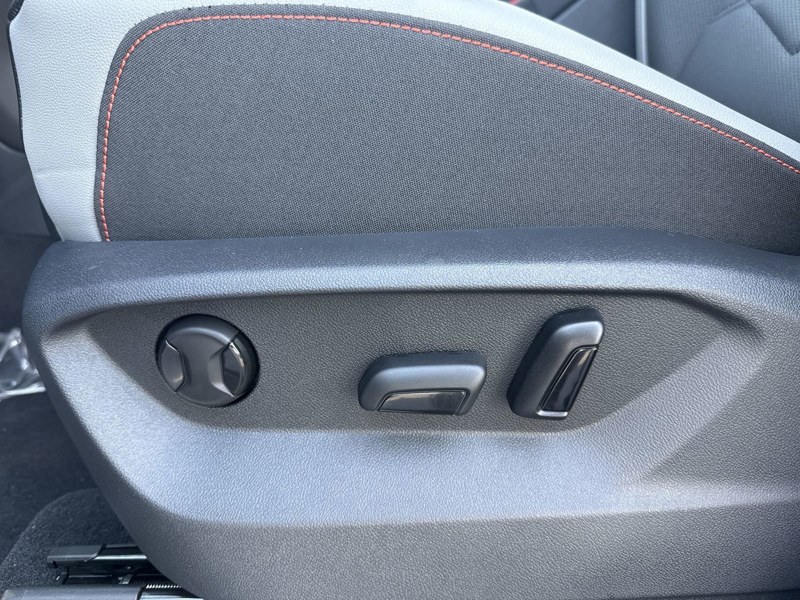 New 2025 Volkswagen Atlas Peak Edition SE image 14