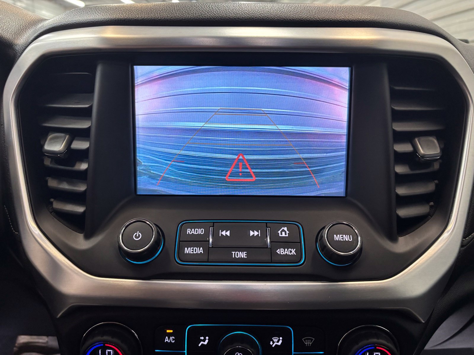 Used 2018 GMC Acadia SLT AWD/4WD image 21