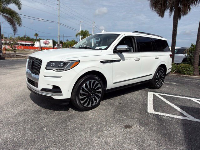 Used 2024 Lincoln Navigator Black Label AWD/4WD image 3
