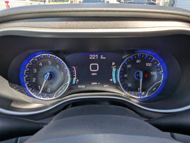 Used 2024 Chrysler Pacifica Touring-L image 27