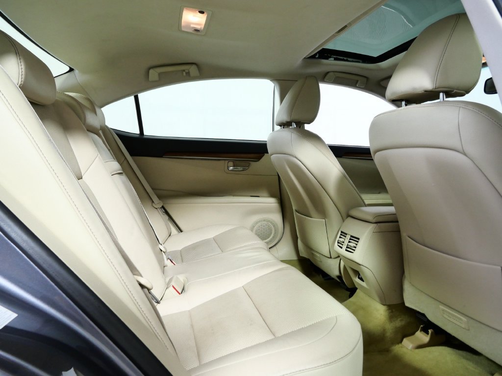 Used 2013 Lexus ES 300h w/ Luxury Pkg FWD image 12