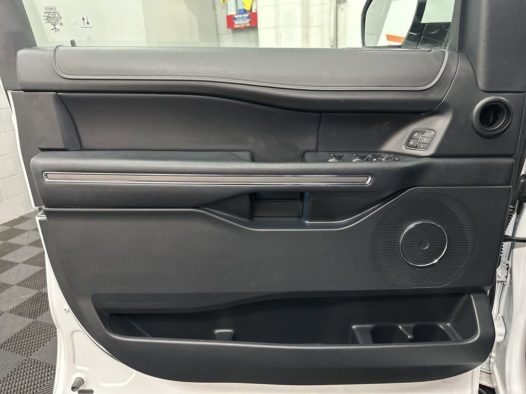 Used 2022 Ford Expedition Max XLT image 16