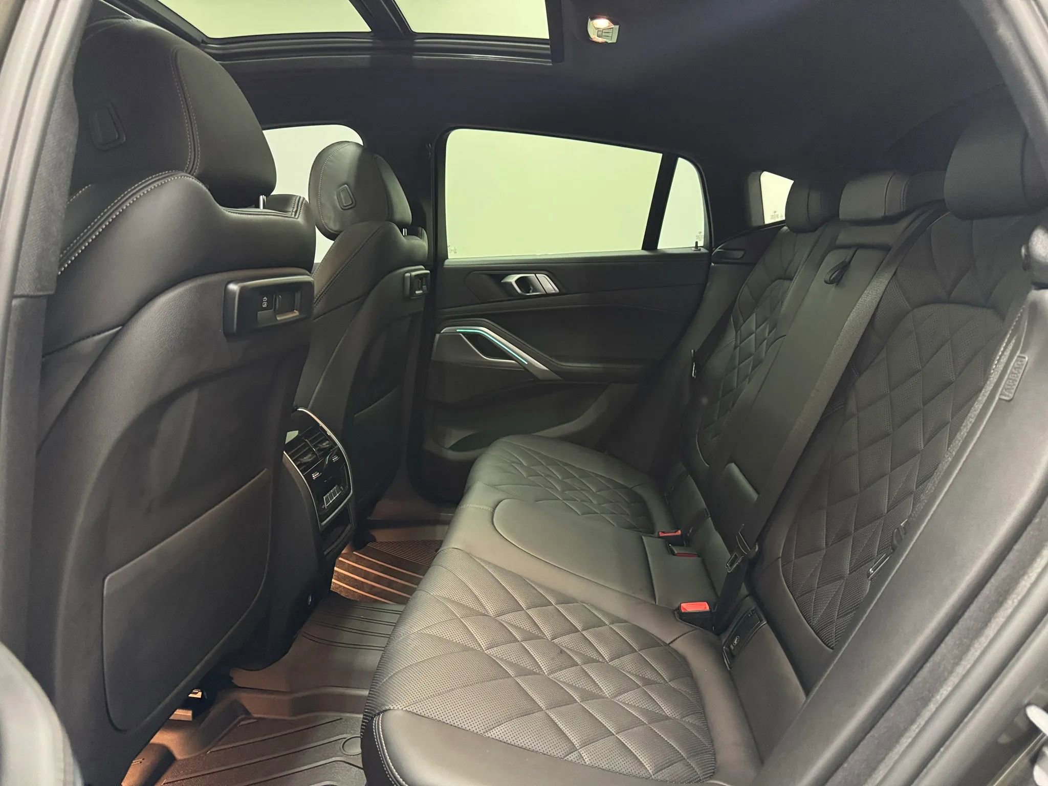 Used 2023 BMW X6 xDrive40i w/ M Sport Package image 15