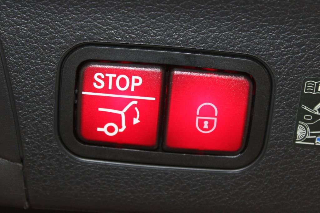 Used 2025 Mercedes-Benz GLS 450 4MATIC image 16