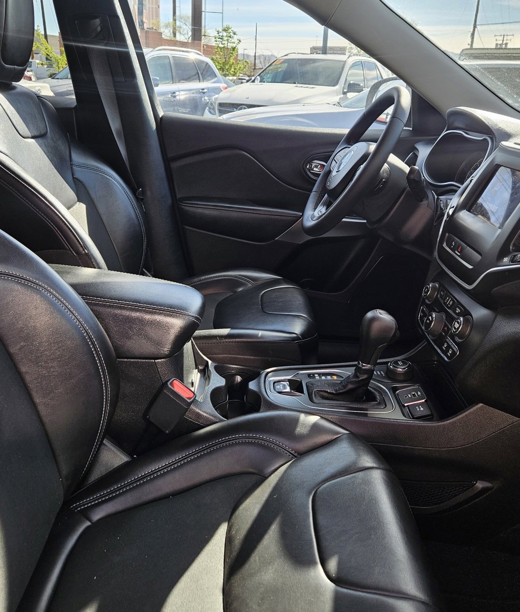 Used 2020 Jeep Cherokee Latitude Plus w/ Trailer Tow Group image 9