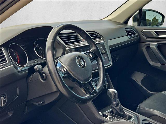 Used 2018 Volkswagen Tiguan SEL AWD/4WD image 10
