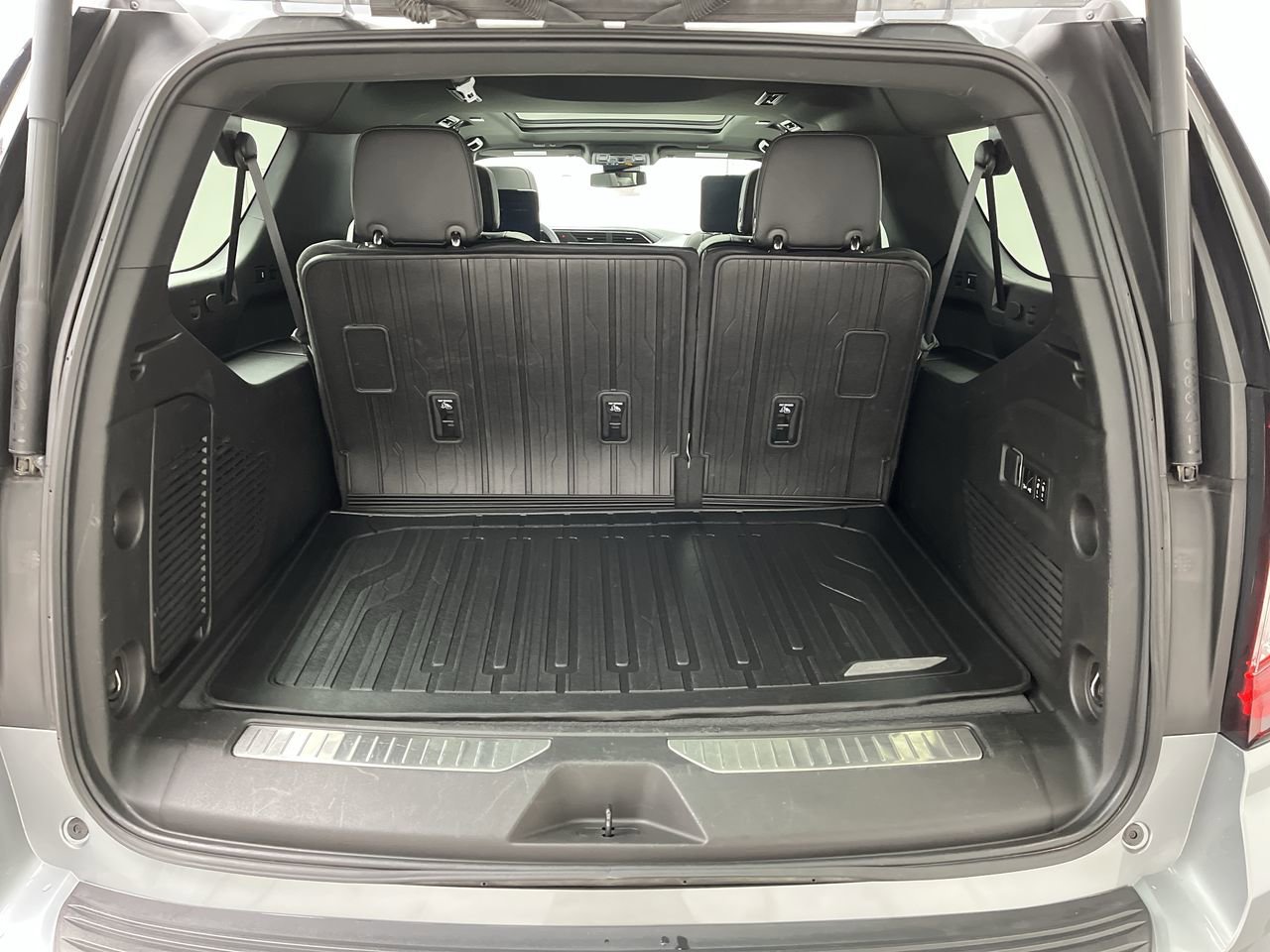 Certified 2023 GMC Yukon XL Denali AWD/4WD image 3