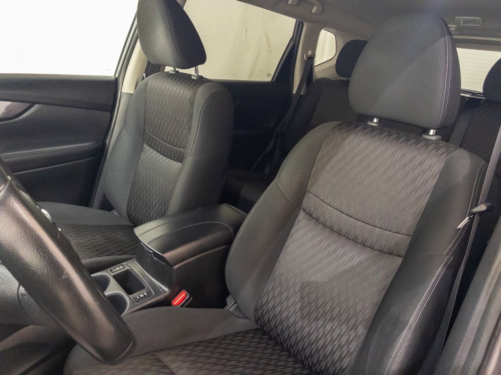 Used 2019 Nissan Rogue SV image 14