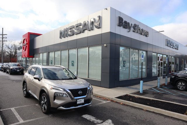 Certified 2022 Nissan Rogue Platinum w/ Head-Up Display Package