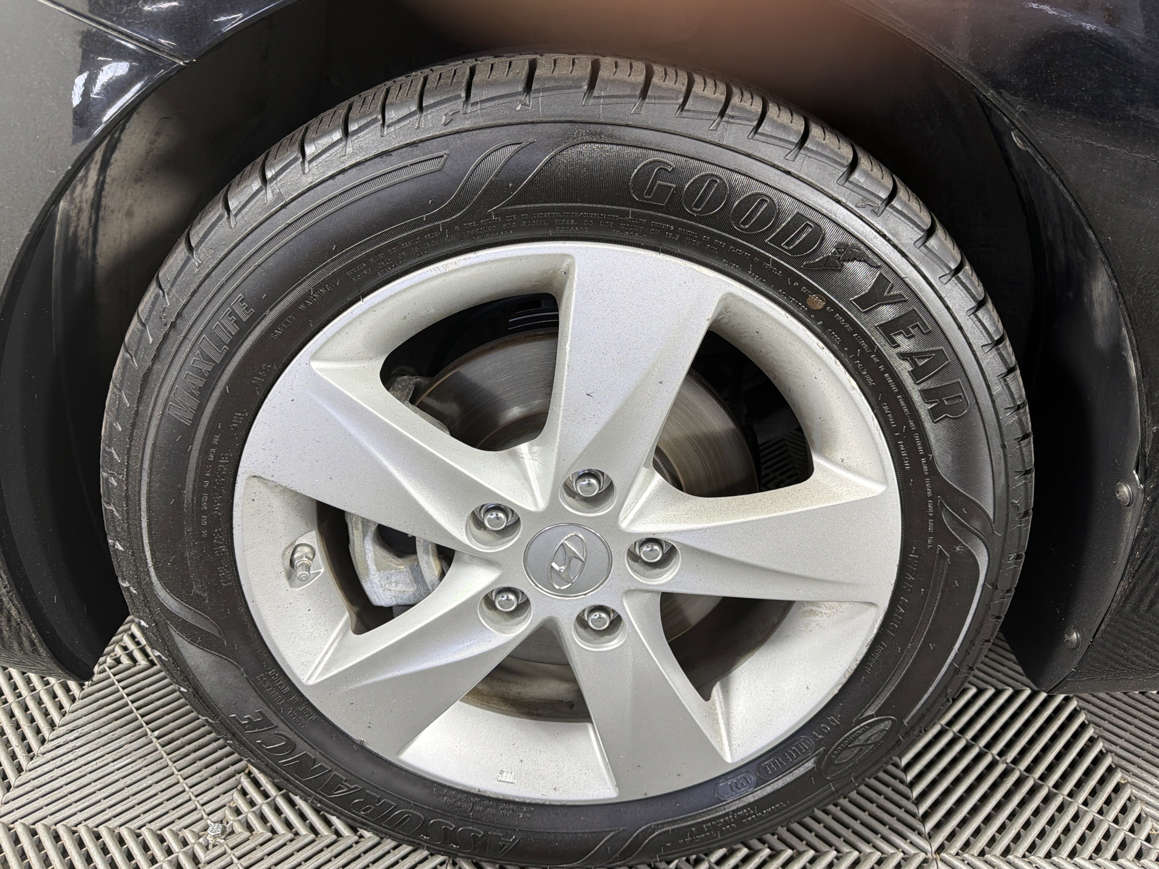 Used 2013 Hyundai Elantra GLS w/ Preferred Pkg FWD image 7