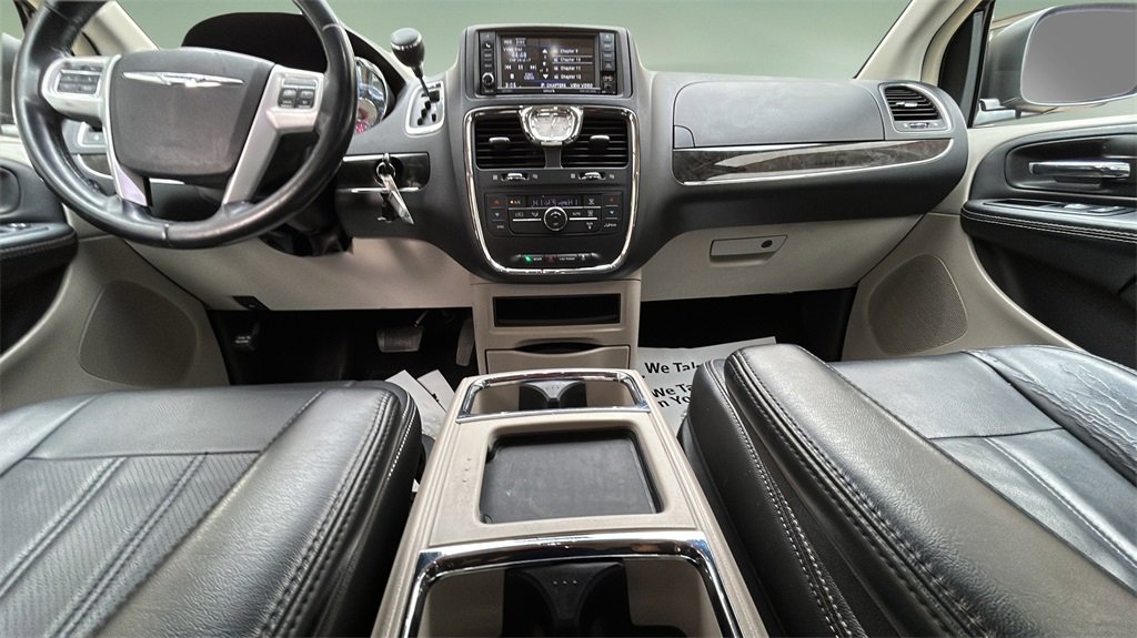 Used 2014 Chrysler Town & Country Touring image 23