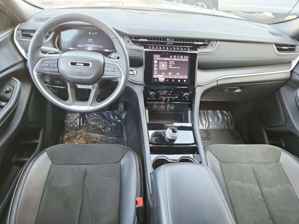 Used 2023 Jeep Grand Cherokee Altitude image 10