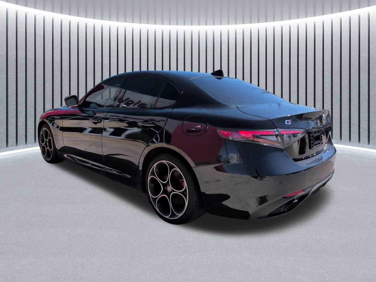 Used 2024 Alfa Romeo Giulia Veloce image 12