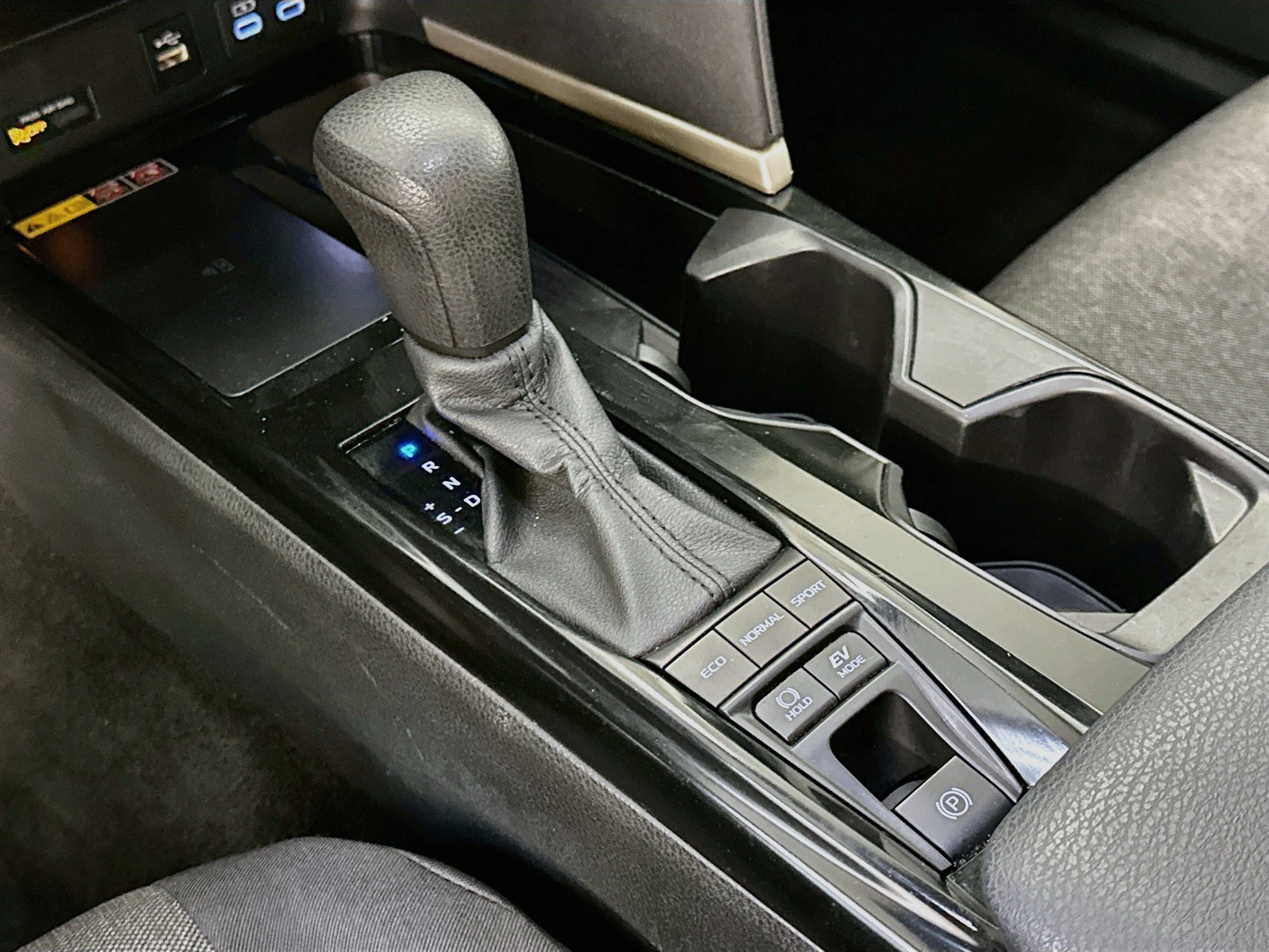 Used 2025 Toyota Camry LE FWD image 25