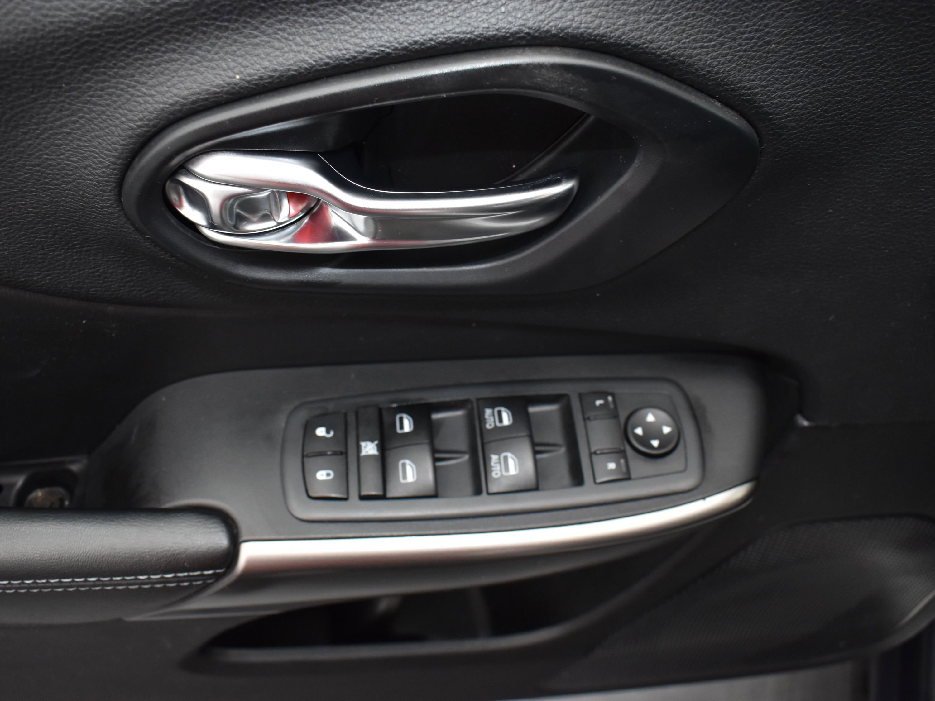 Used 2020 Jeep Cherokee Latitude Plus image 14