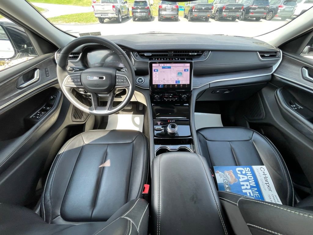 Used 2023 Jeep Grand Cherokee Limited AWD/4WD image 24